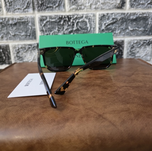 Bottega Veneta Made In JapanTortoise Shell Sunglasses - Picture 7 of 8